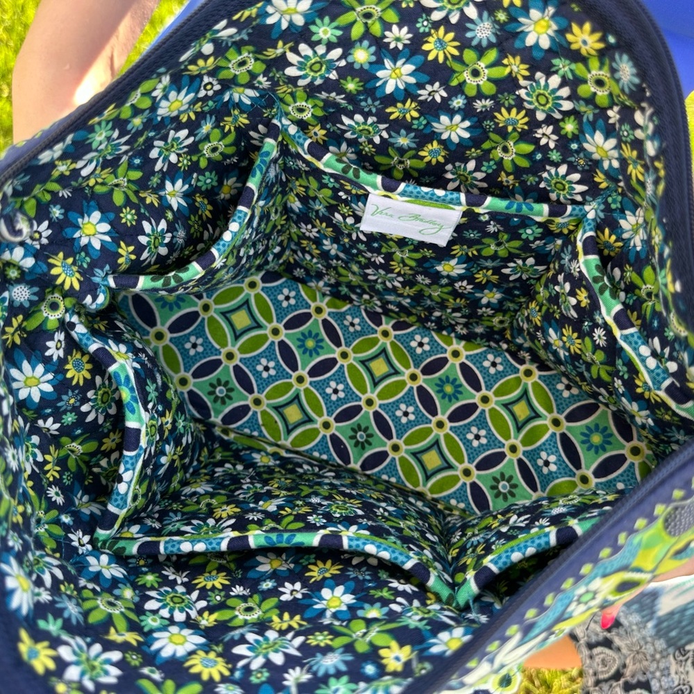 Vera Bradley, green and blue tote bag with bonus pouch - Picture 4 of 10